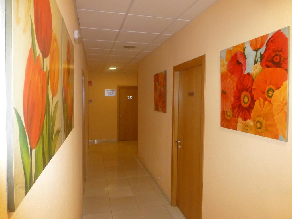 Hostal El Val Alcalá de Henares Kültér fotó
