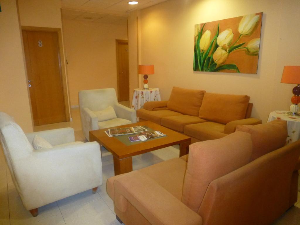 Hostal El Val Alcalá de Henares Kültér fotó