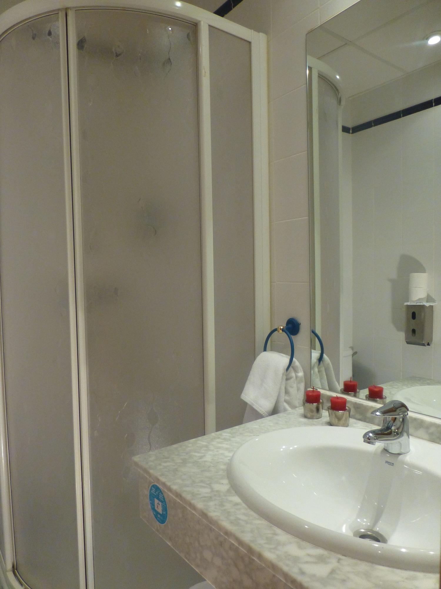 Hostal El Val Alcalá de Henares Kültér fotó