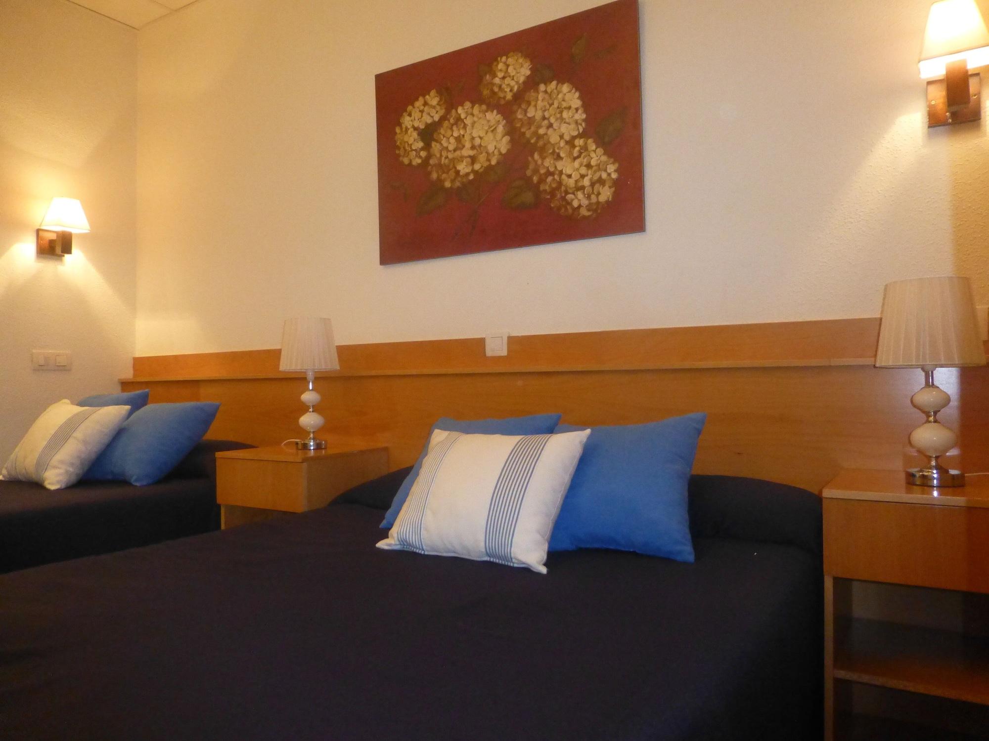 Hostal El Val Alcalá de Henares Kültér fotó