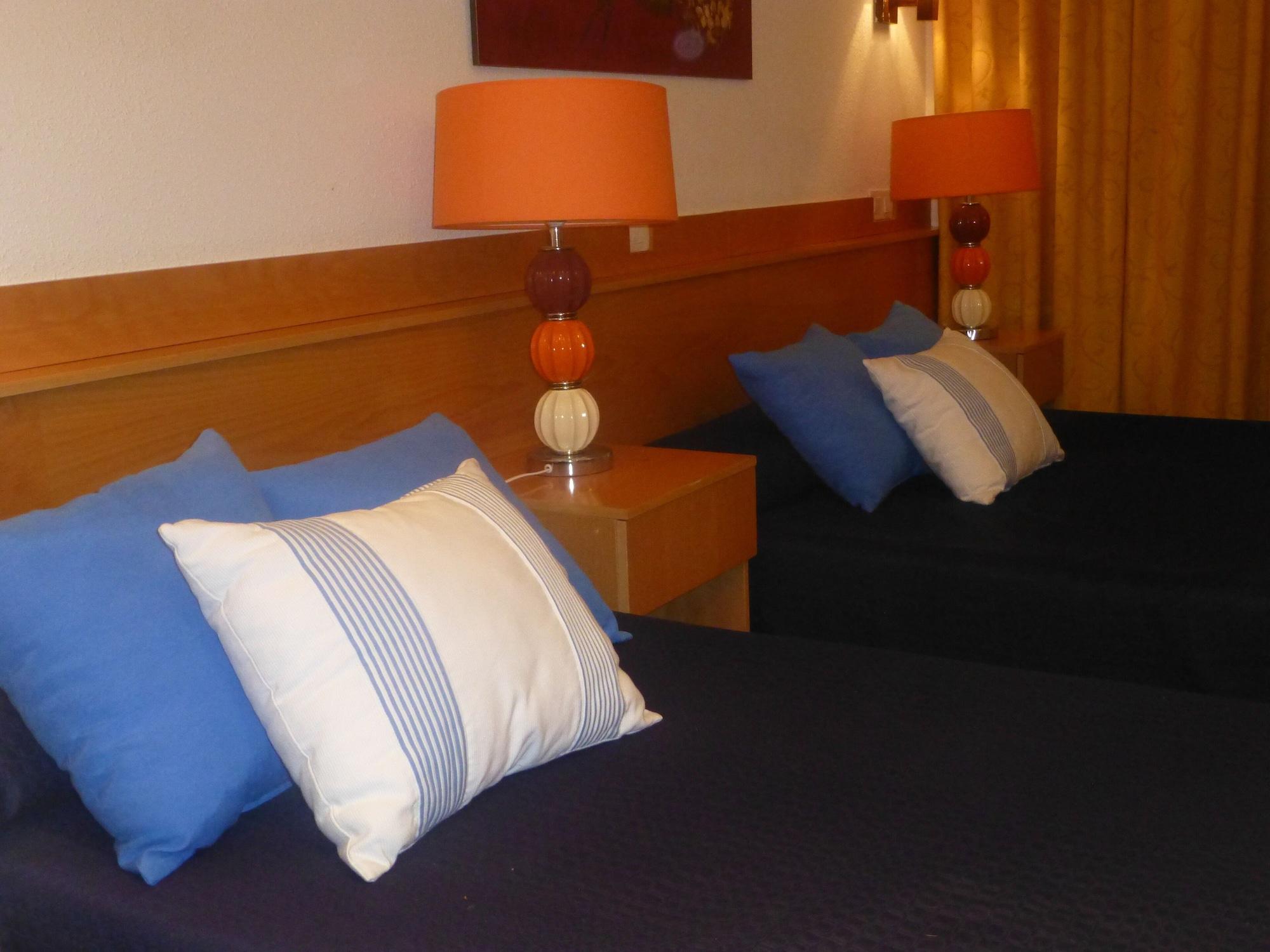 Hostal El Val Alcalá de Henares Kültér fotó